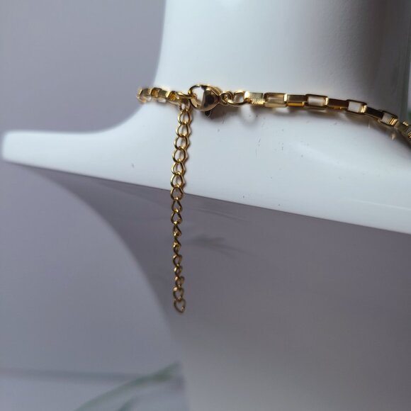 Pendant Celestial Sun & Moon Pendant Necklace – 18K Gold Plated Chain - Picture 2 of 6